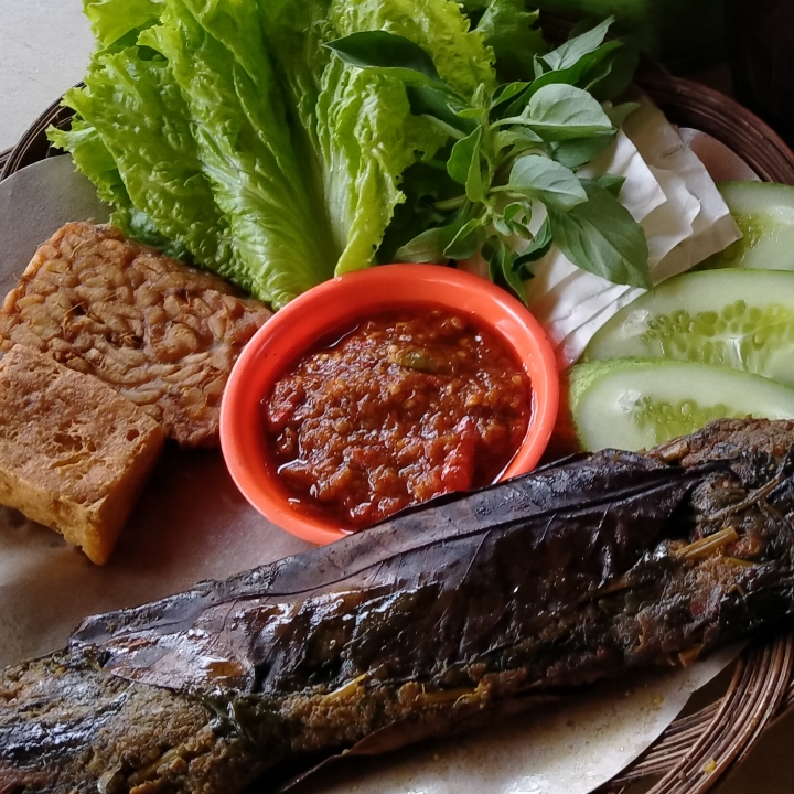 Pepes Lele Lalapan Sambal