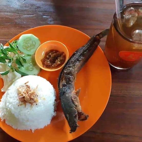 Lele Goreng Nasi Mandi