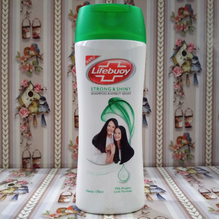 Lifebuoy Strong Shiny Shampoo