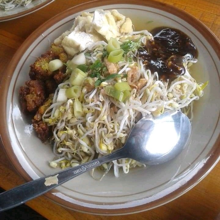 Lontong Balap Dan Sate Kerang