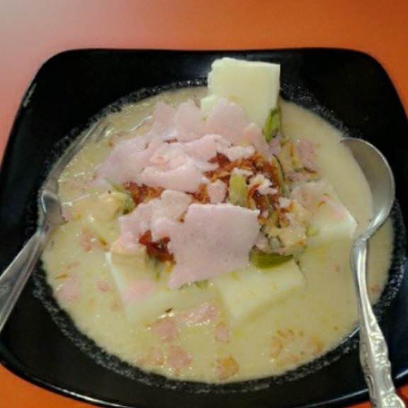 Lontong Gulai Toucho Telur