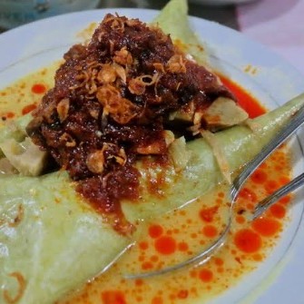 Lontong Khas Banjar Lauk Ayam Asam Manis