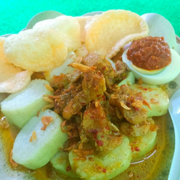 Lontong Kuah Ayam Rendang