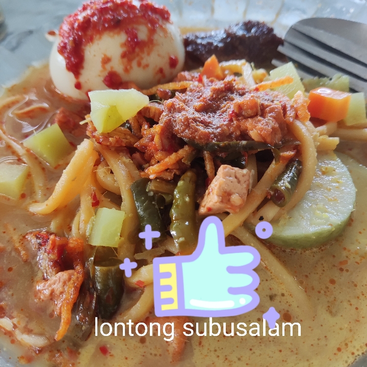 Lontong Mie Kuning