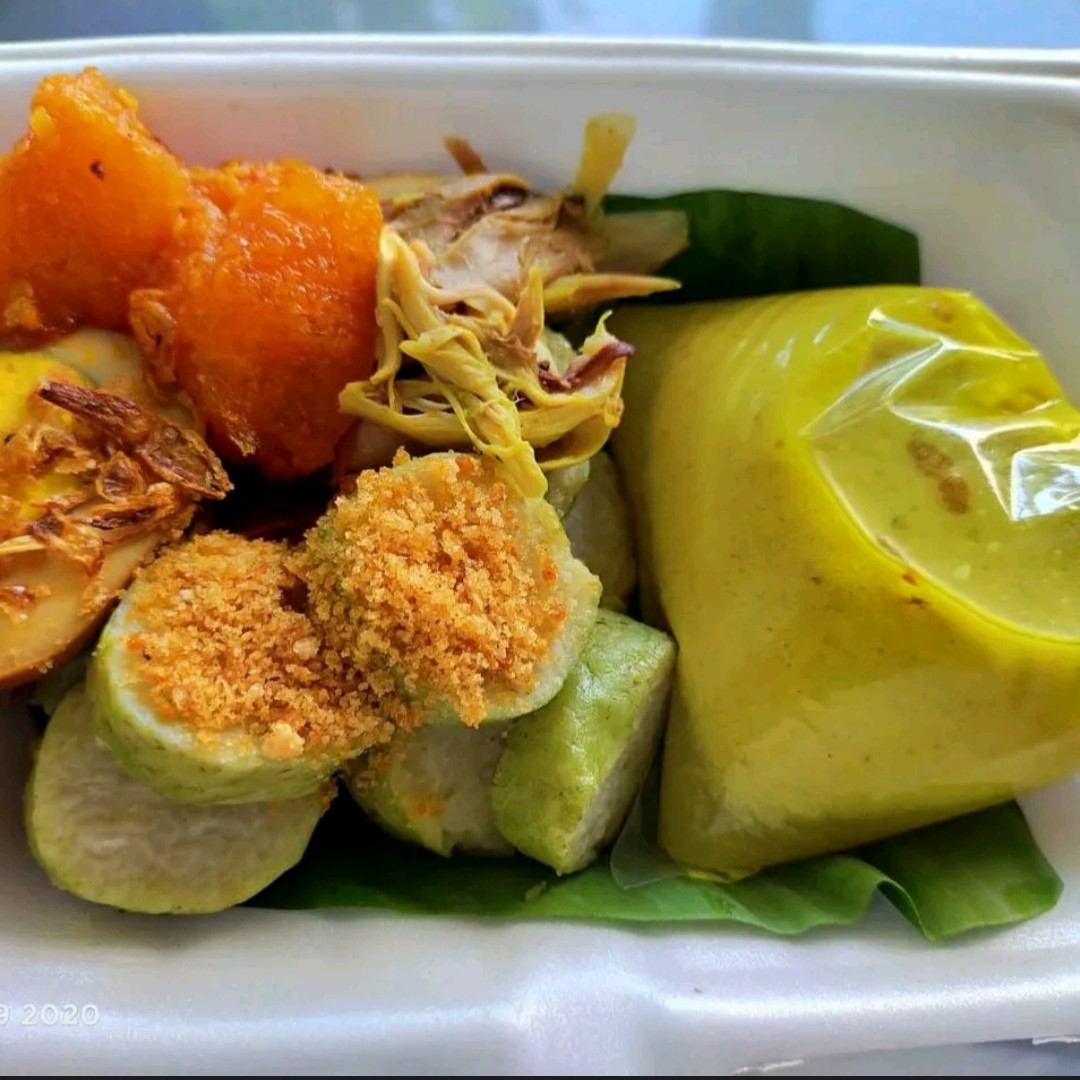 Lontong Opor Ayam Kampung