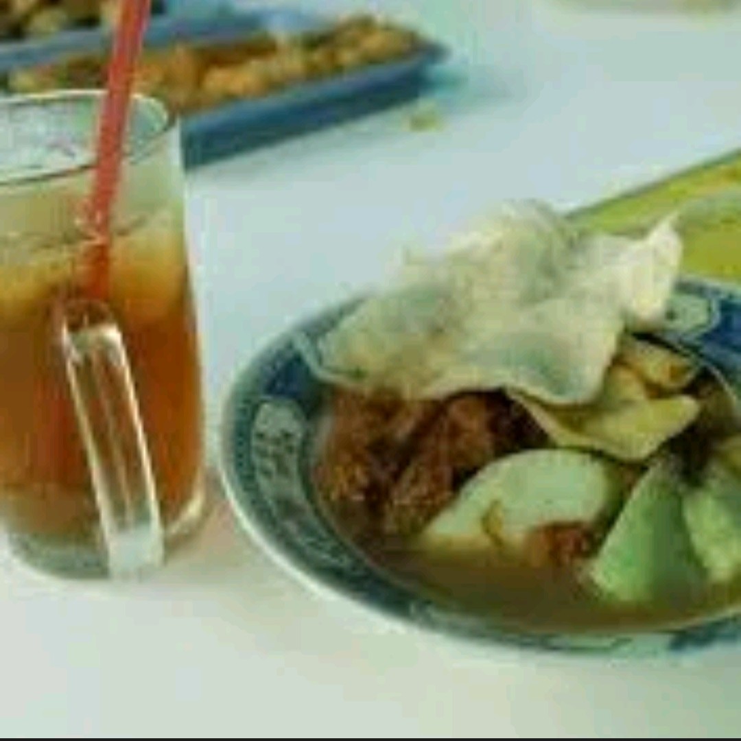 Lontong Opor Es Teh Manis Plus Kerupuk Udang