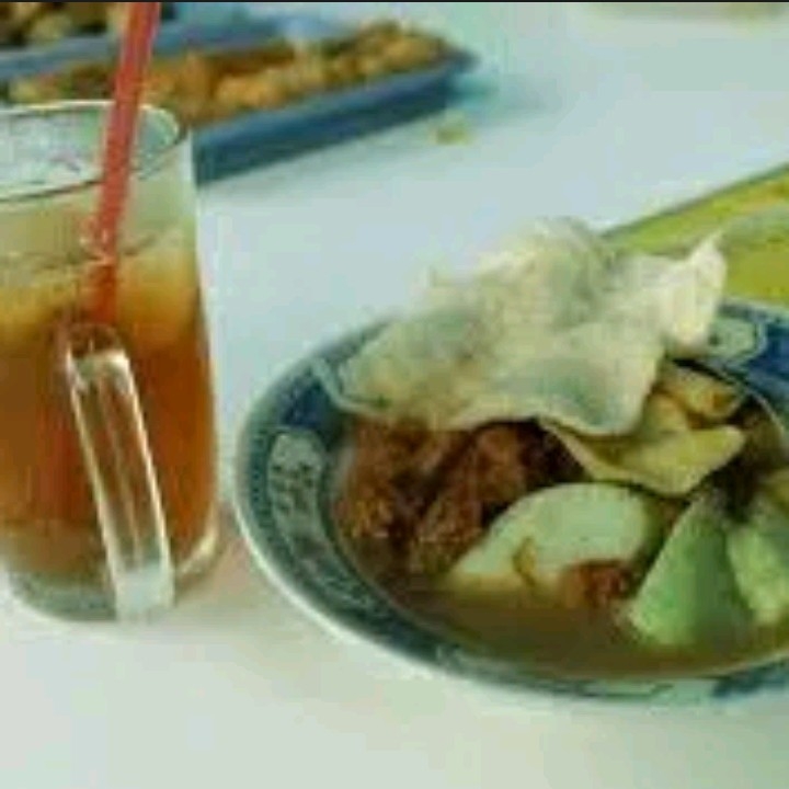 Lontong Opor Esteh Krupuk