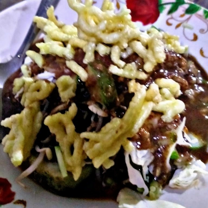 Lontong Tahu Campur