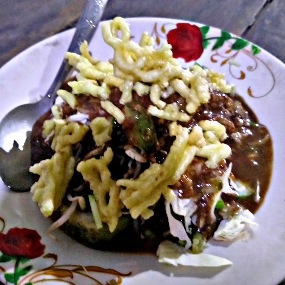 Lontong Tahu Campur