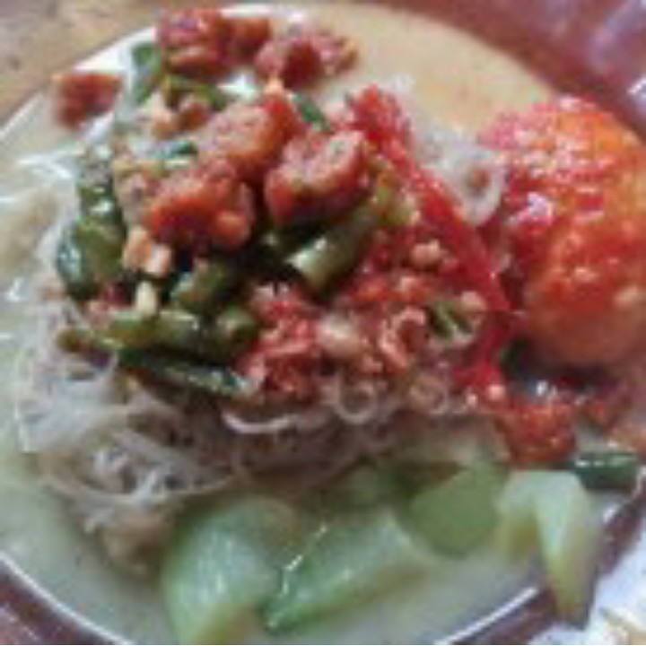 Lontong Telur