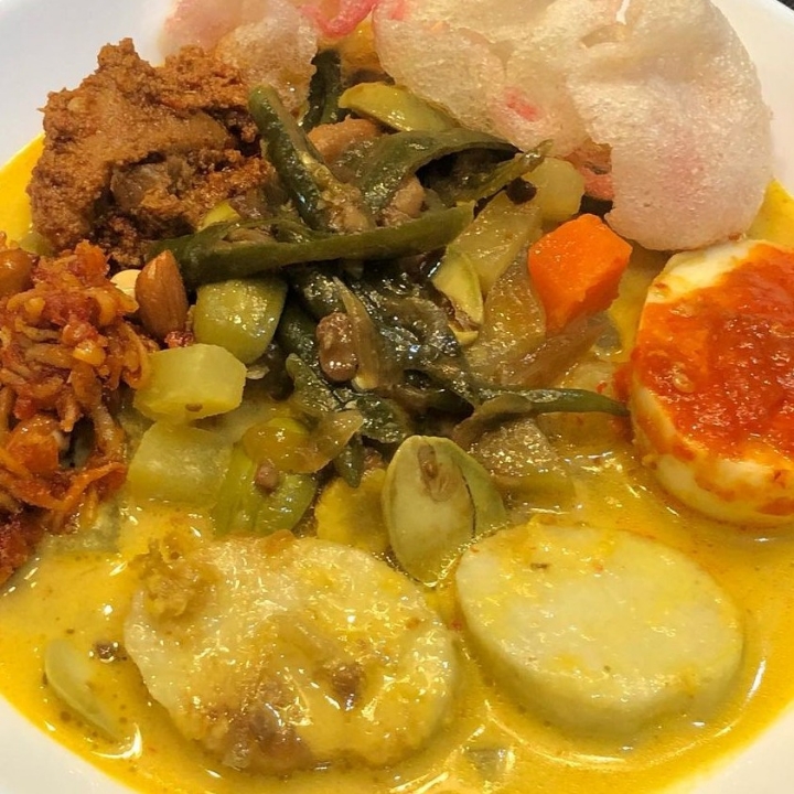 Lontong gulai