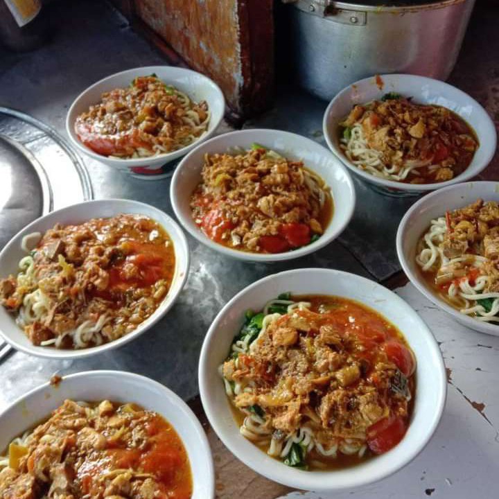 MIE AYAM DAN PECEL LELE 