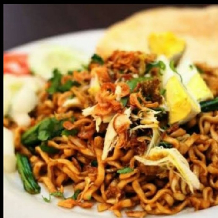 MIE GORENG PLUS AYAM