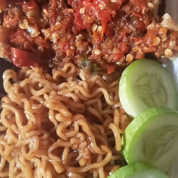 MIE GORENG AYAM GEPREK