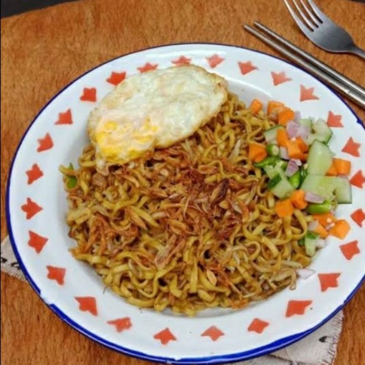 MIE GORENG PLUS TELUR