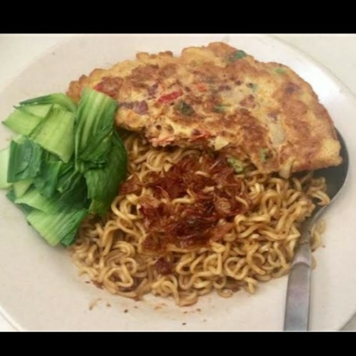 MIE GORENG PLUS TELUR DADAR