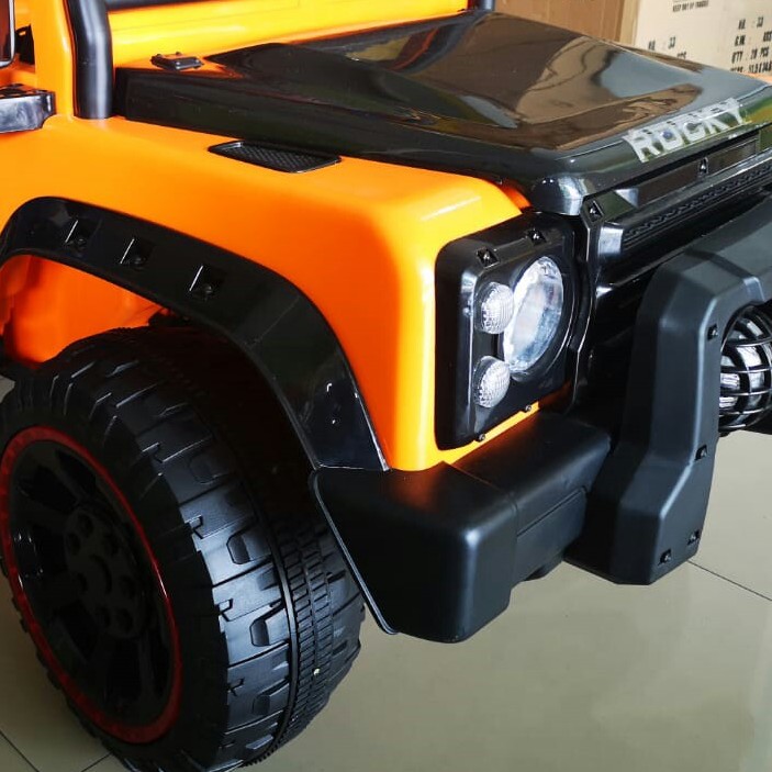 MOBIL AKI MAINAN MOBIL AKI JENIS JEEP ROCKY MERK JEEP PER UNIT 3