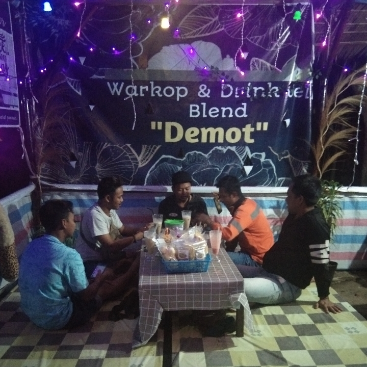 Mampir ke demot labar yah