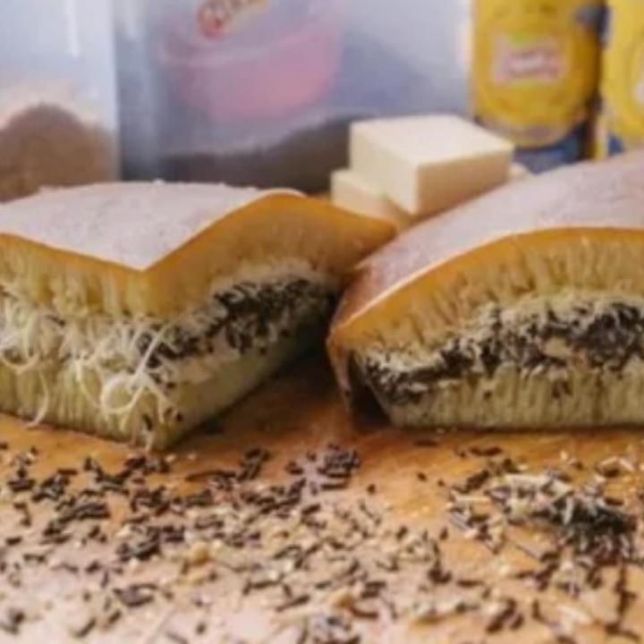 Martabak Keju Coklat Kacang Wijen