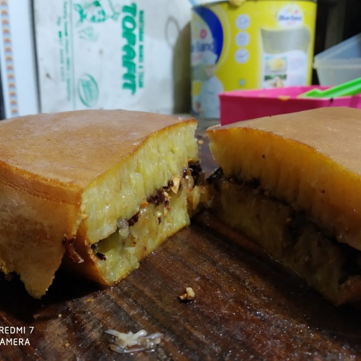 Martabak Manis Keju Coklat Kismis Wijen