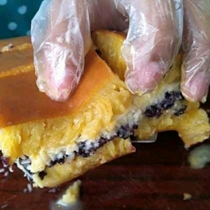 Martabak Manis Ketan Hitam Kelapa Susu