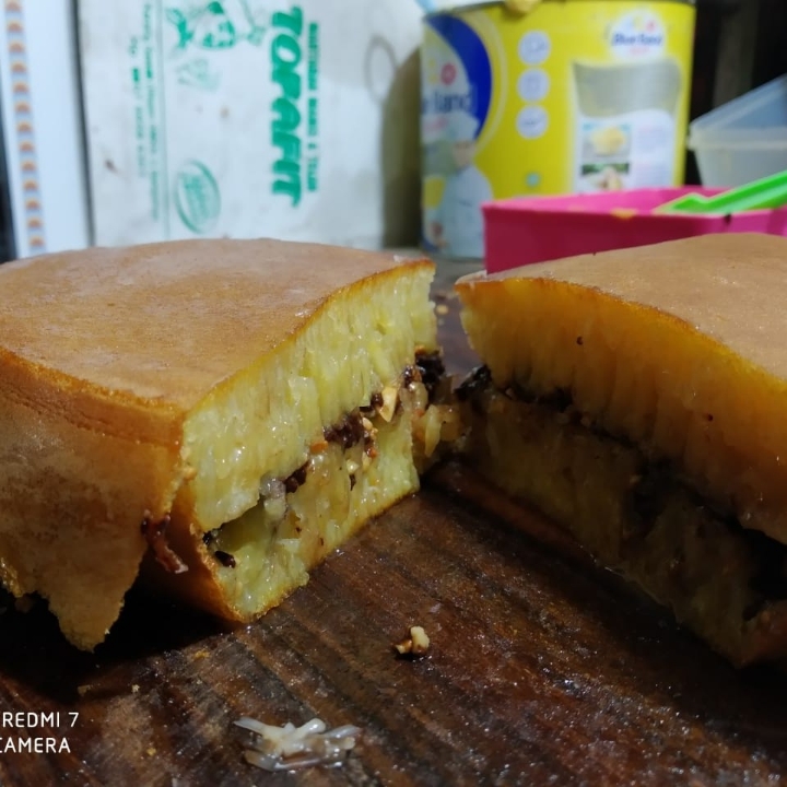 Martabak Manis Kismis Wijen