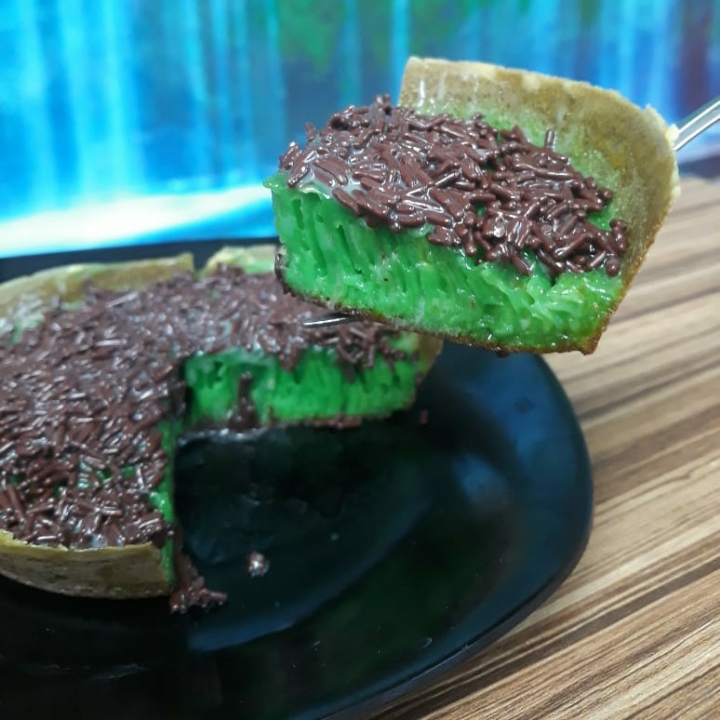 Martabak Mini Pasta Pandan Dengan Toping Cokelat