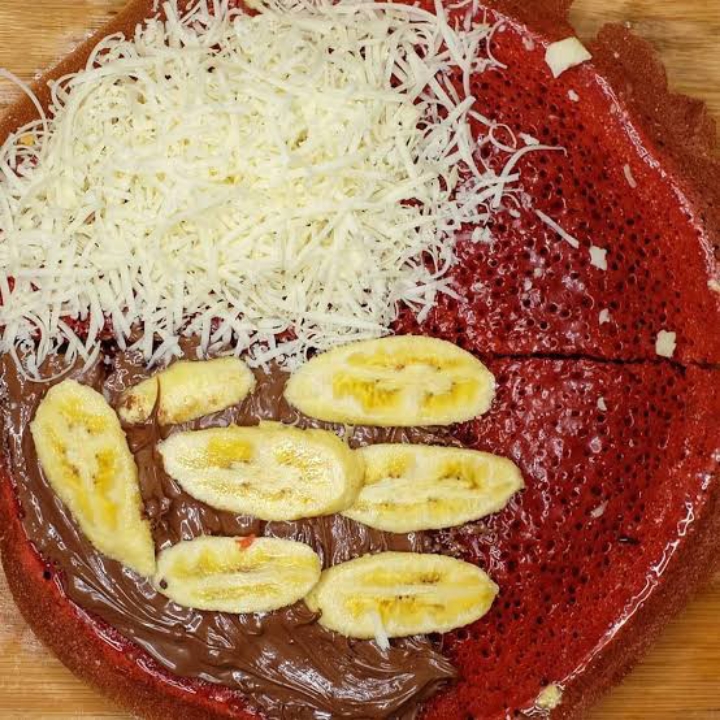 Martabak Red Velvet Pisang Keju