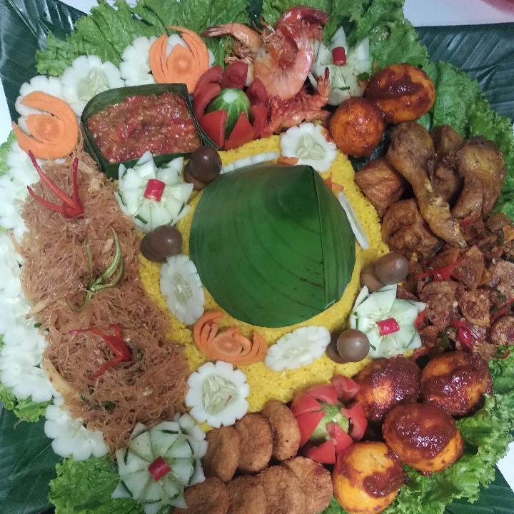 Menerima Tempahan Nasi Tumpeng