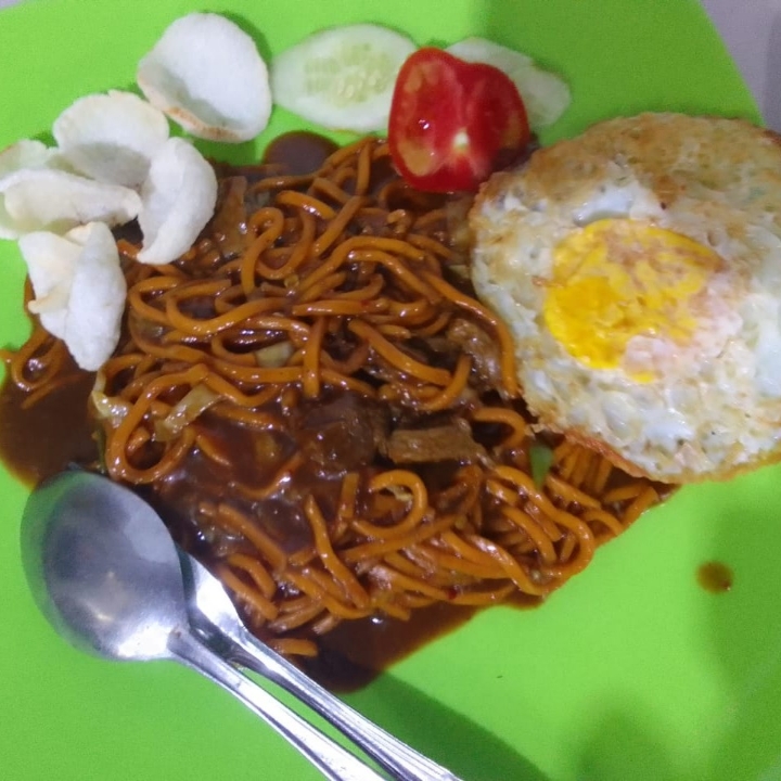 Mie Acah Sutomo