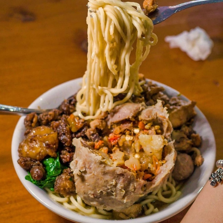 Mie Ayam Bakso Pedes Tambah Tetelan 