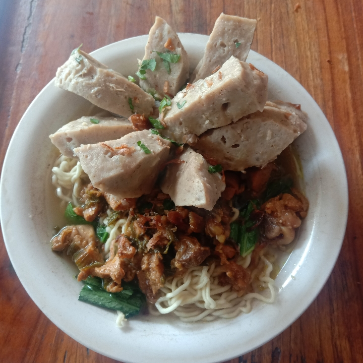 Mie Ayam Bakso Raksasa