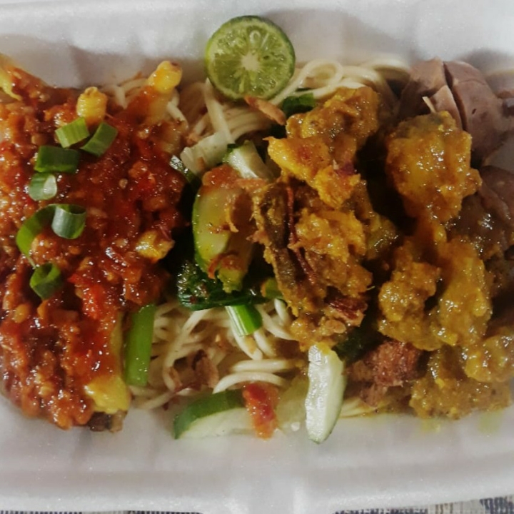 Mie Ayam Ceker Pedas 