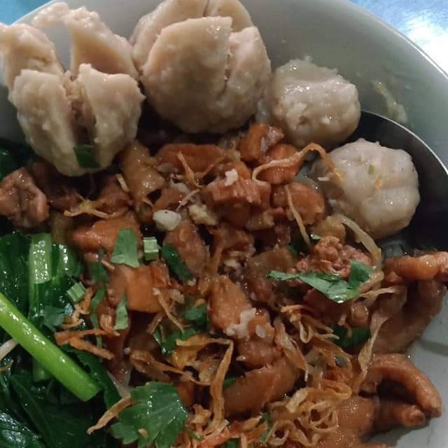 Mie Ayam Ceker Plus Bakso 