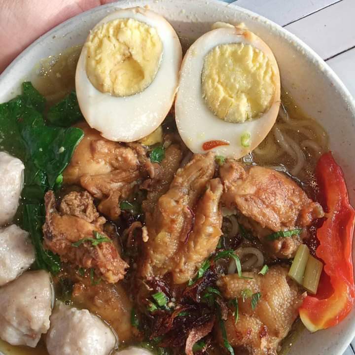 Mie Ayam Ceker Plus Bakso Telor 