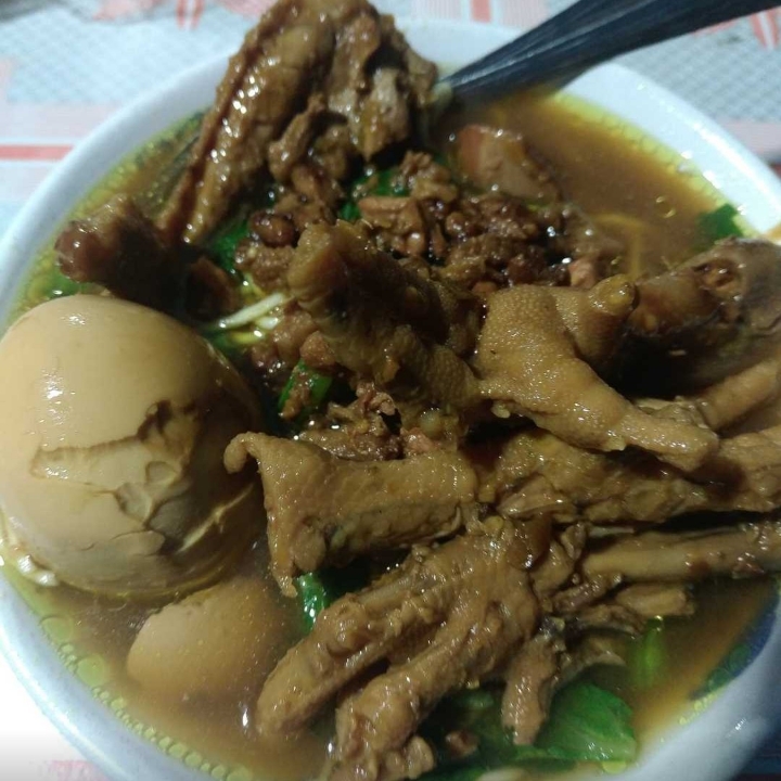 Mie Ayam Ceker dan Telur