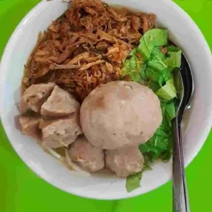 Mie Ayam Dobel Bakso Telor atau Dobel Bakso Urat