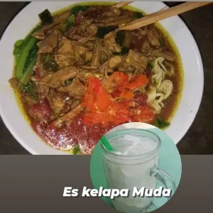 Mie Ayam Es Kelapa Muda