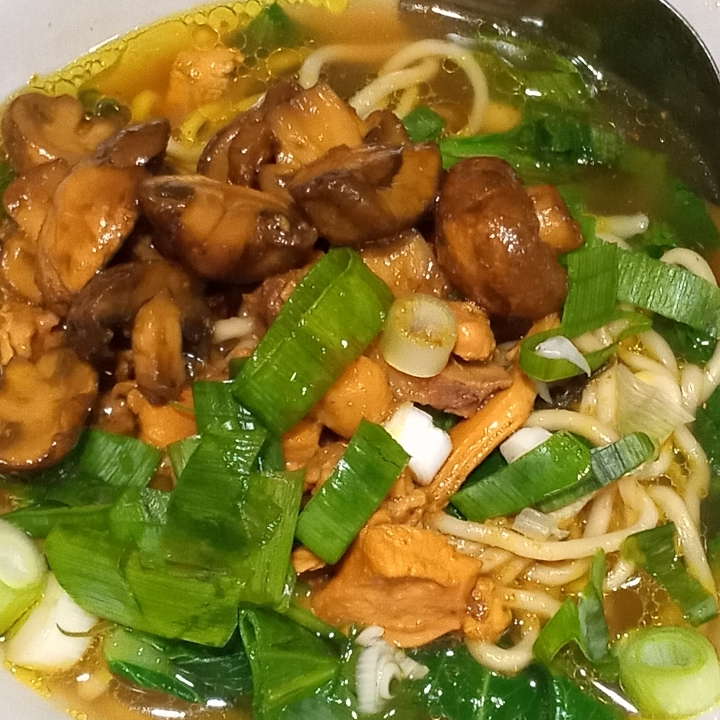 Mie Ayam Jamur Dan Mie Ayam Telur Ayam