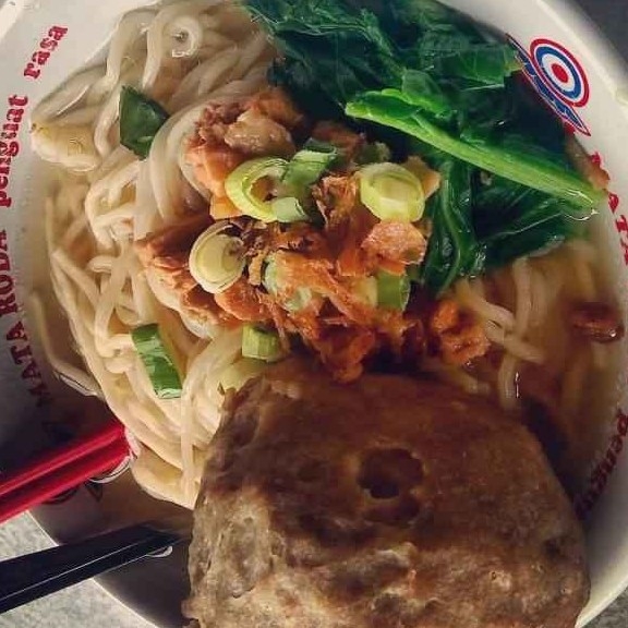 Mie Ayam Raksasa