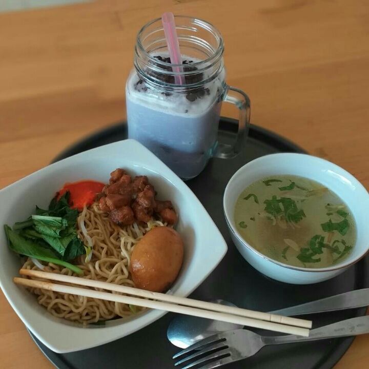 Mie Ayam Teh Pochi