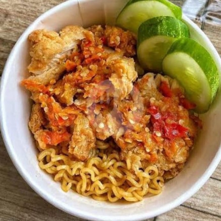 Makanan Mie Bowl Ayam Geprek Gila