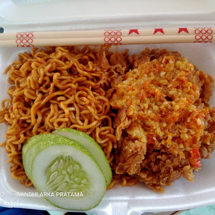 Mie Extra Hot Ayam Geprek