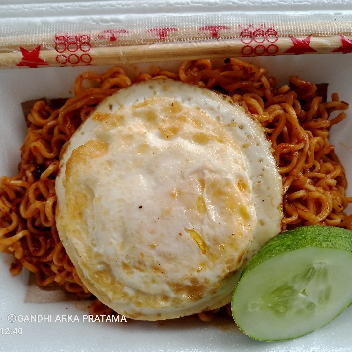 Mie Extra Hot Telor Ceplok n Dadar