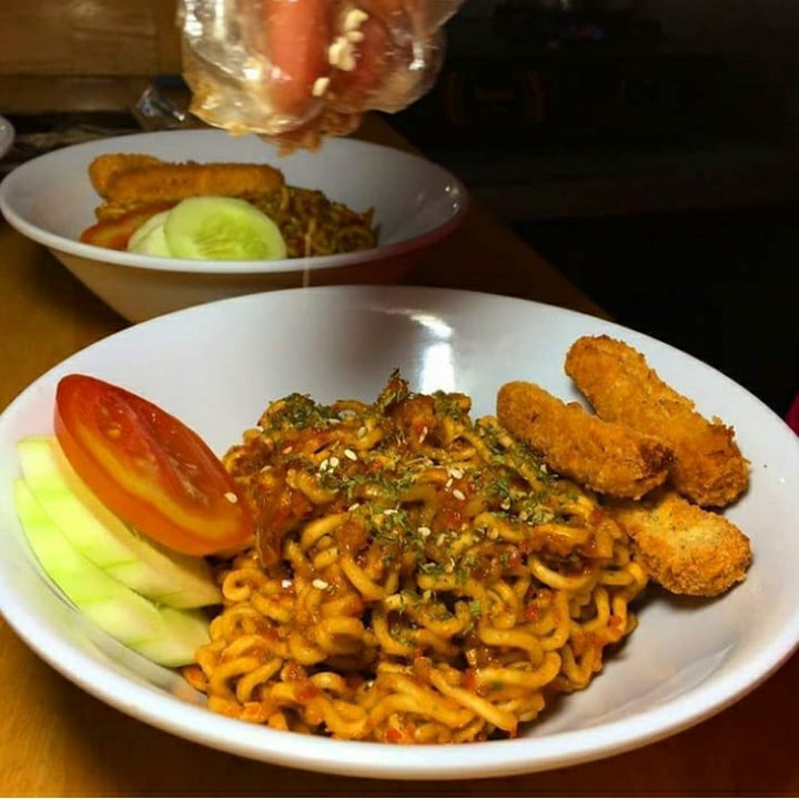 Mie Goreng Atau Kuah Pentol Taiso