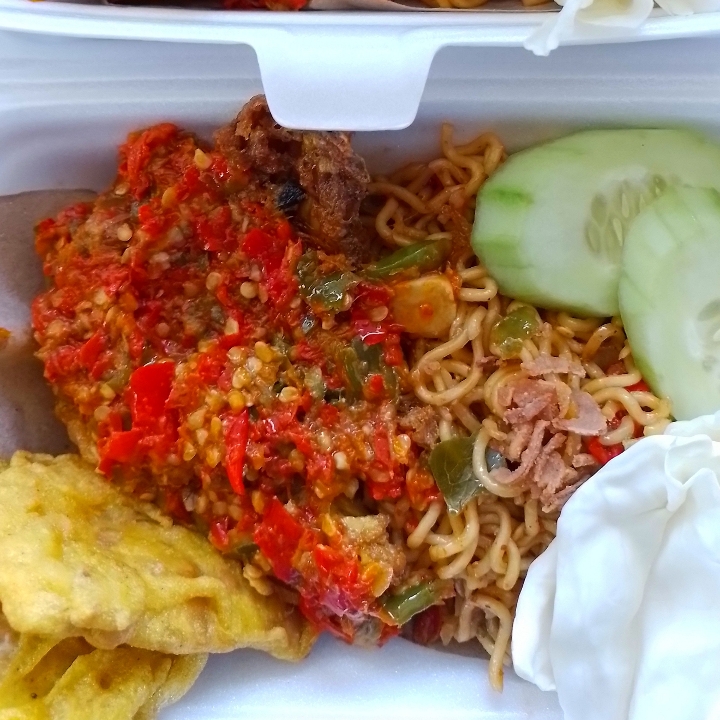 Mie Goreng Ayam Geprek 