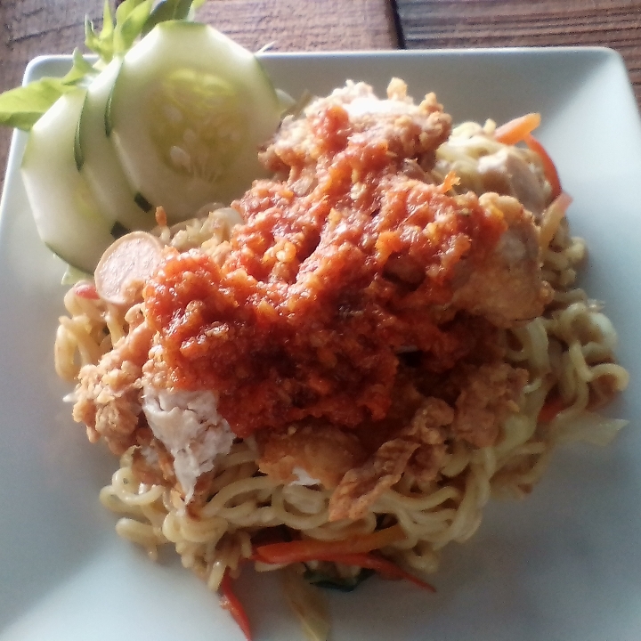 Mie Goreng Ayam Geprek