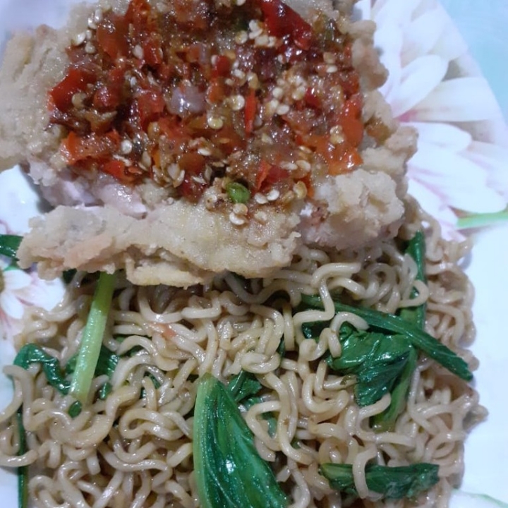 Mie Goreng Ayam Geprek