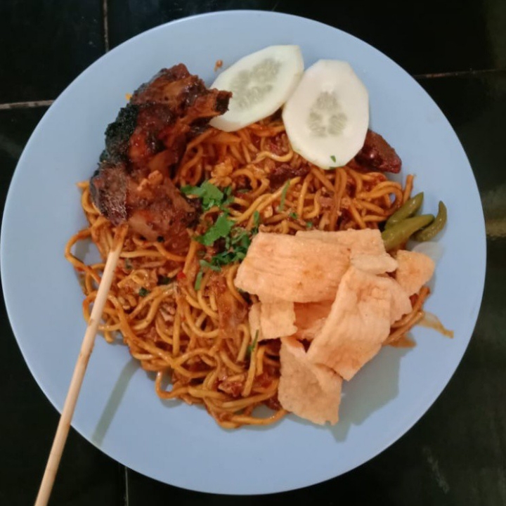 Mie Goreng Dan Ayam Bakar