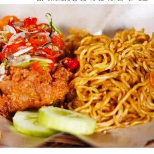 Mie Goreng Geprek sedap Mix Bakso dan Sosis